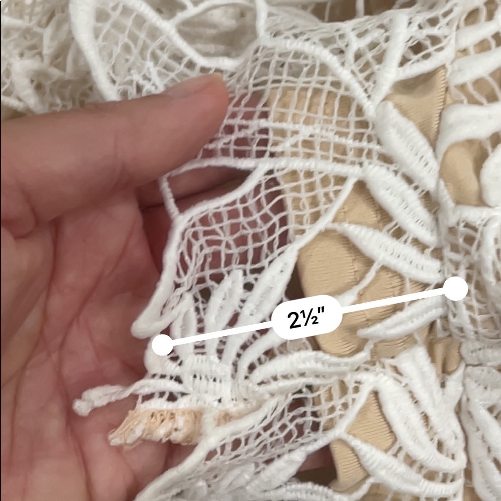 American threads white lace overlay v neck romper - Picture 4 of 5